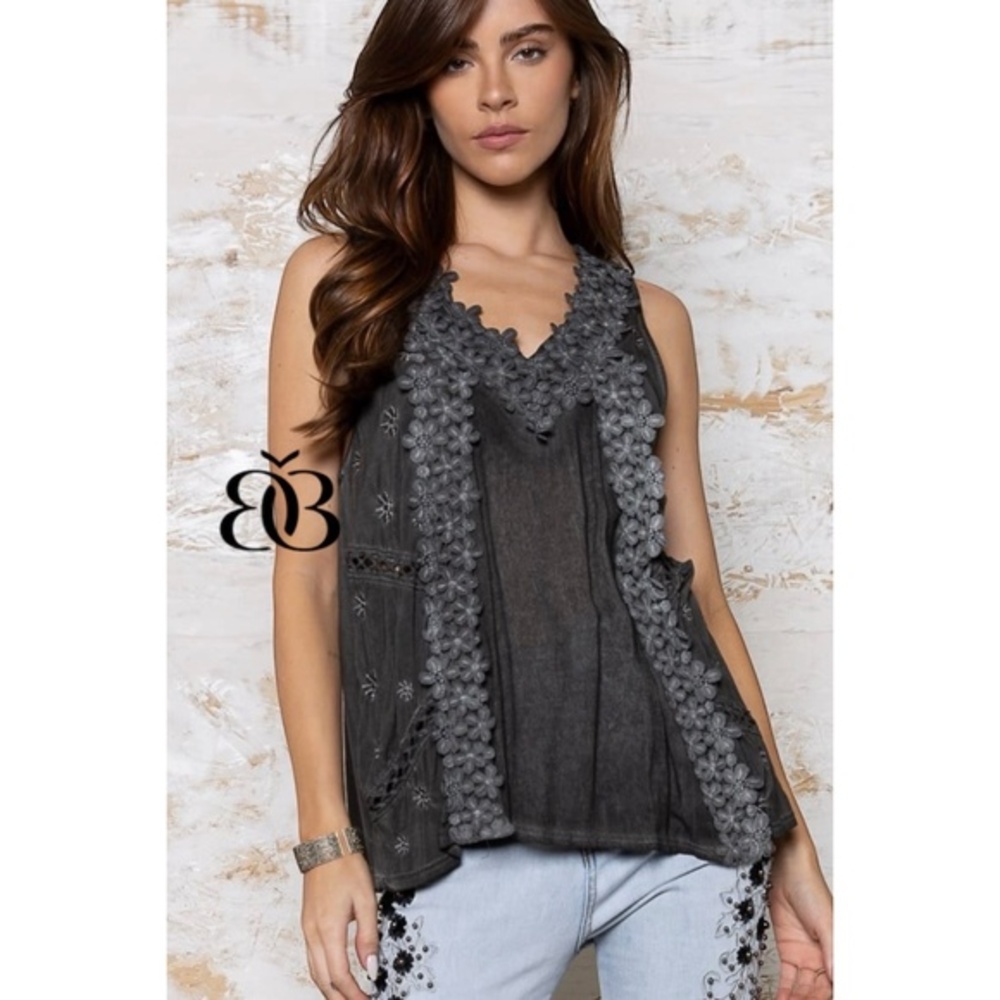 POL Black V Neck Floral Lace Sleeveless Rayon Top